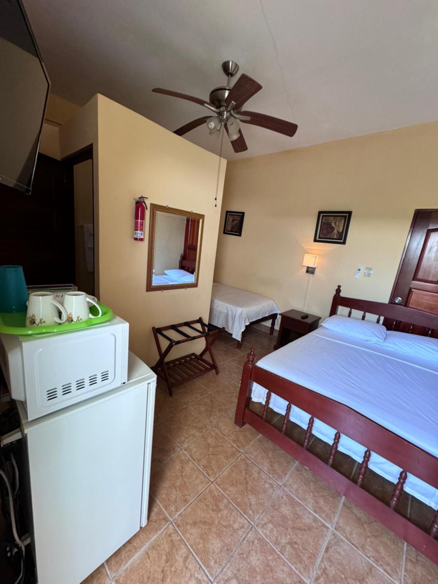 Panchos Villas Caye Caulker Exterior photo
