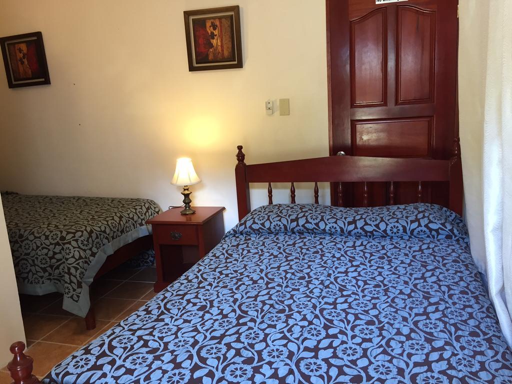 Panchos Villas Caye Caulker Room photo