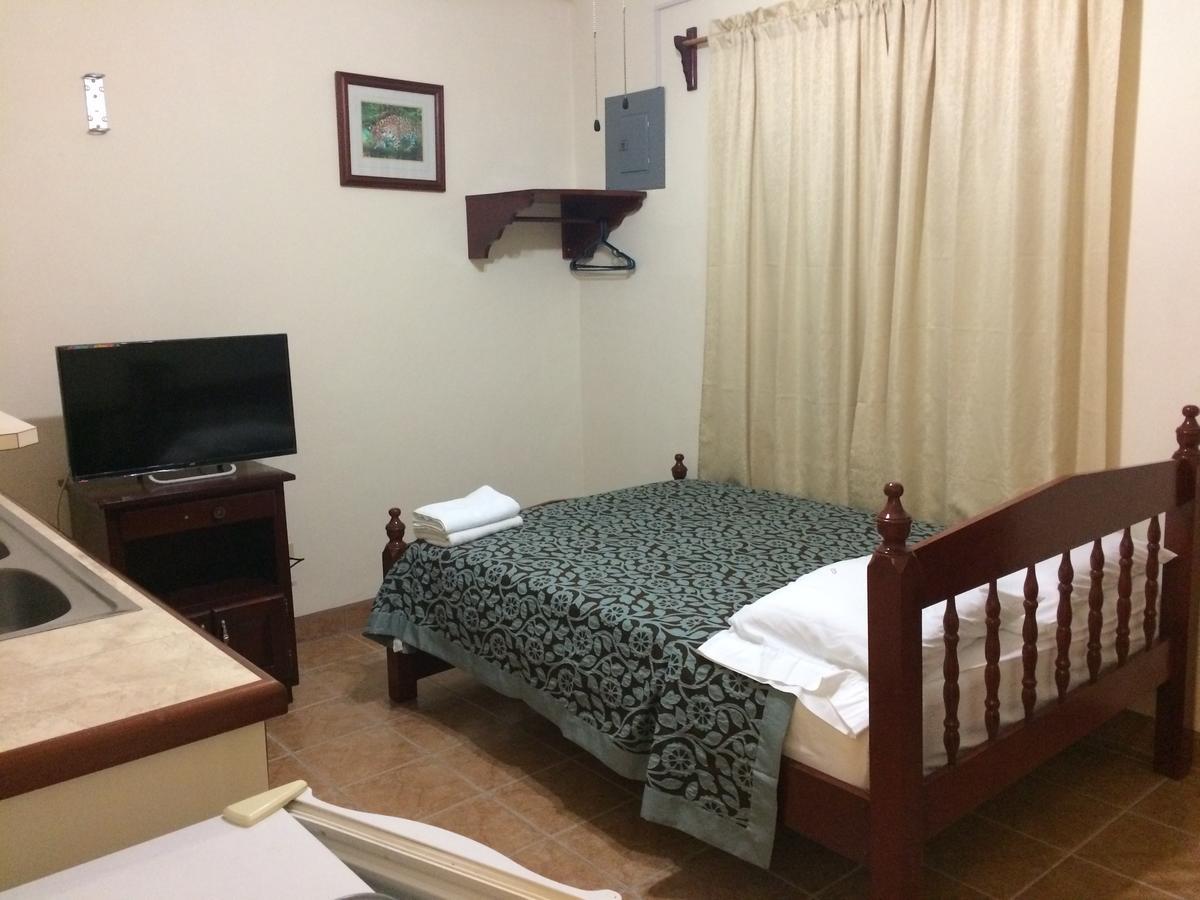 Panchos Villas Caye Caulker Exterior photo