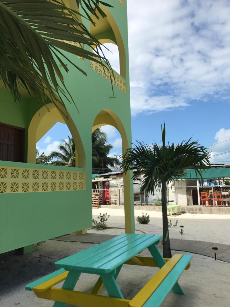 Panchos Villas Caye Caulker Exterior photo