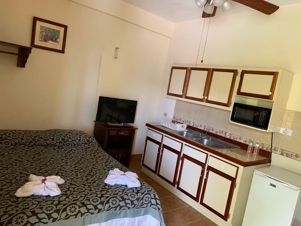 Panchos Villas Caye Caulker Exterior photo