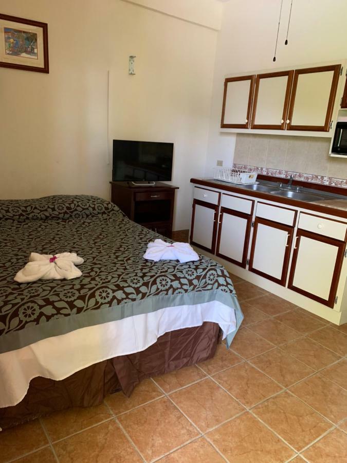 Panchos Villas Caye Caulker Exterior photo